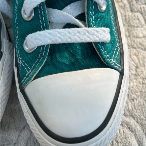 Converse Chuck Taylor low tops in green. Ladies size 5. Really nice shape! - Picture 3 of 13